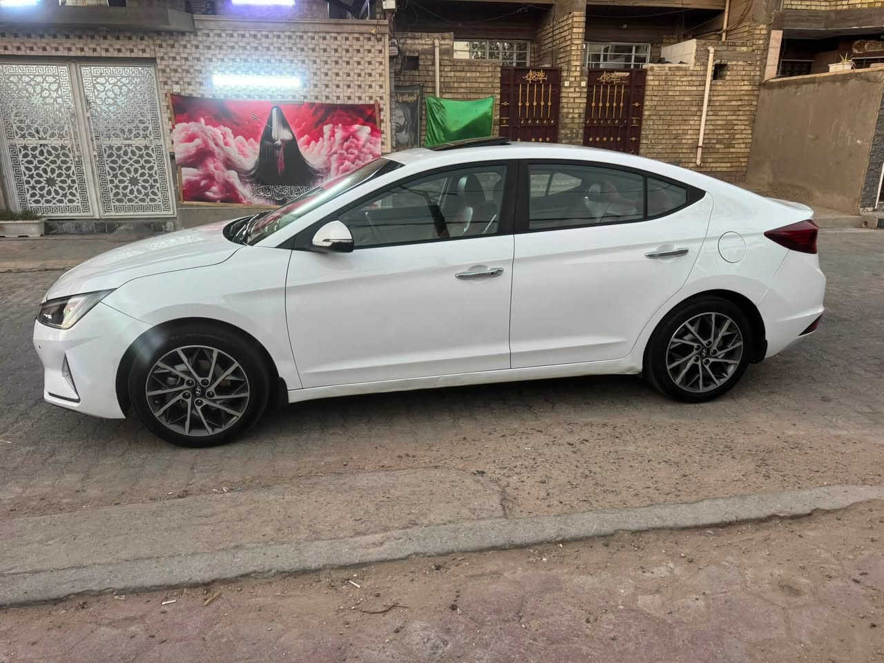 سلام عليكم النترا خليجي 2019 فول مكينه 2000 بصمه سلايت حساس امامي خلفي فول تحكم داخل احمر 
ماشيه ١٢٠ رقم بغداد باسمي 
كير مكينه على وضع الشركه فقط صبغ دعاميه اماميه وبارد باب خلفي 
السعر 140 مجال بسيط رقمي ***********
مكاني بغداد
