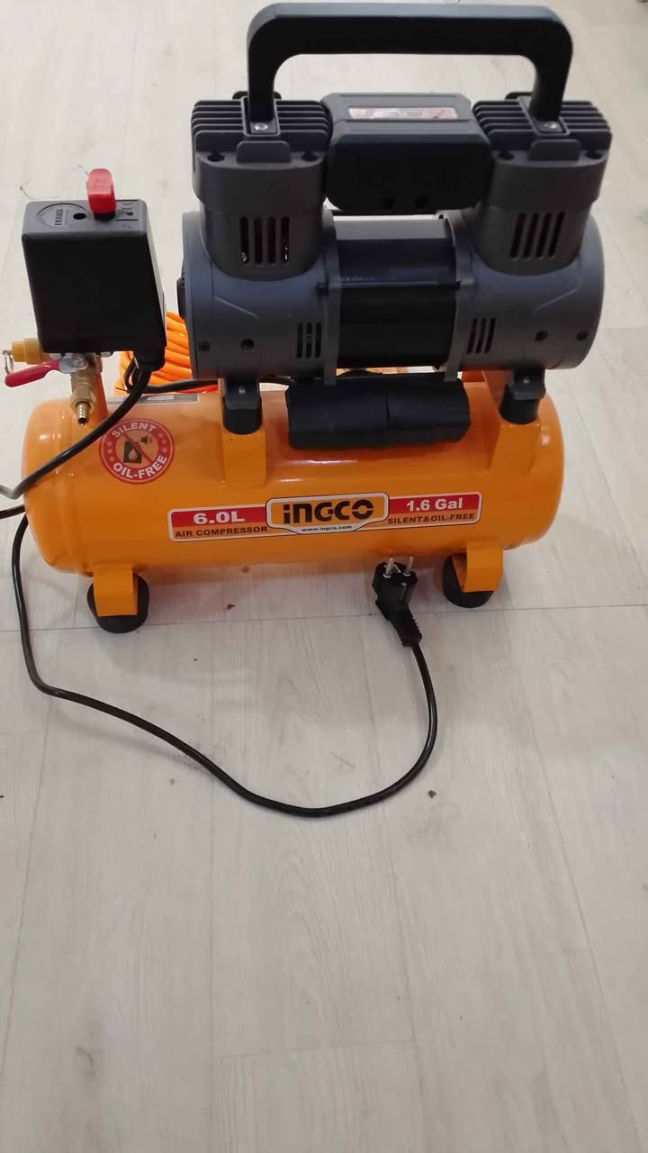 كمبريسر 6لتر كاتم للصوت جديد ما مستعمل سعر 95الف .مع صوندات.اربيل محلة هفالان. *********** أربيل, العراق
