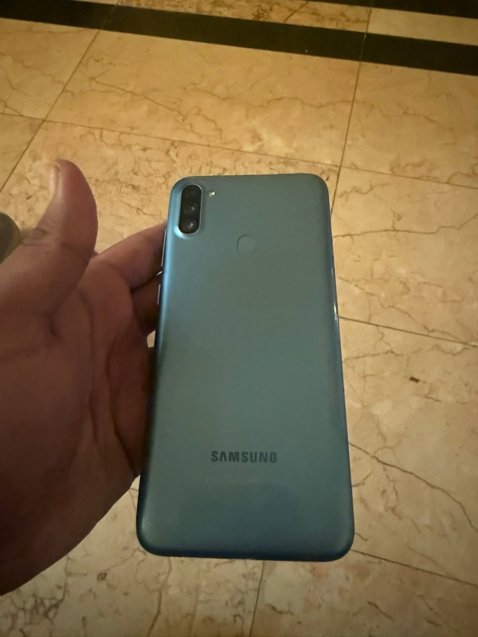عندي هذا السامسونق شغال للبيع بي كسر خفيف بلشاشه ما ماثره ابدا عَ لمس وسعره طيب اليريد خليدك عليه ***********

