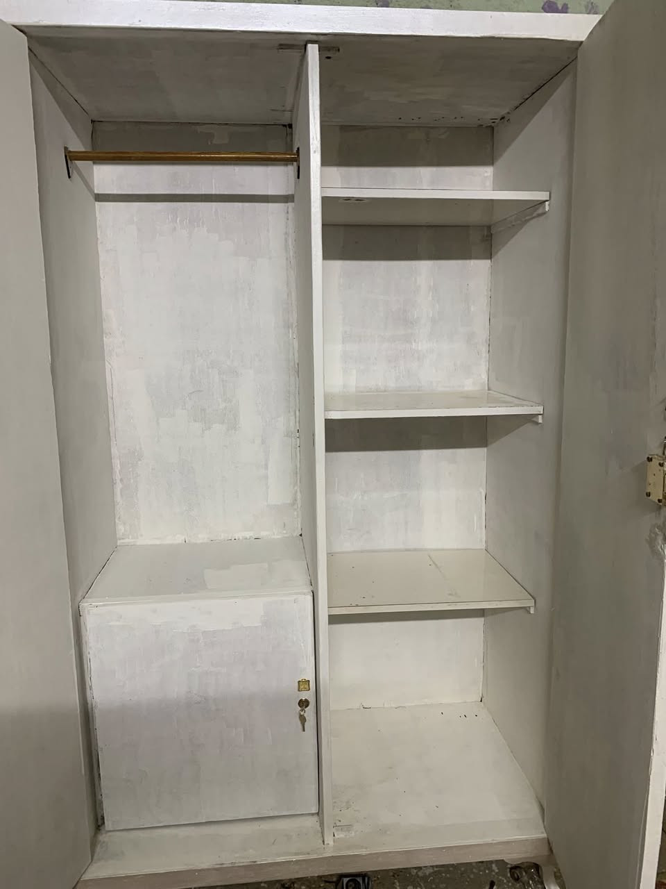 السلام عليكم كنتور بابين مرتب راقي سعت خزن كبيرة 165 وبي مجال مكان الكوفة قرب مسجد السهلة ***********11
