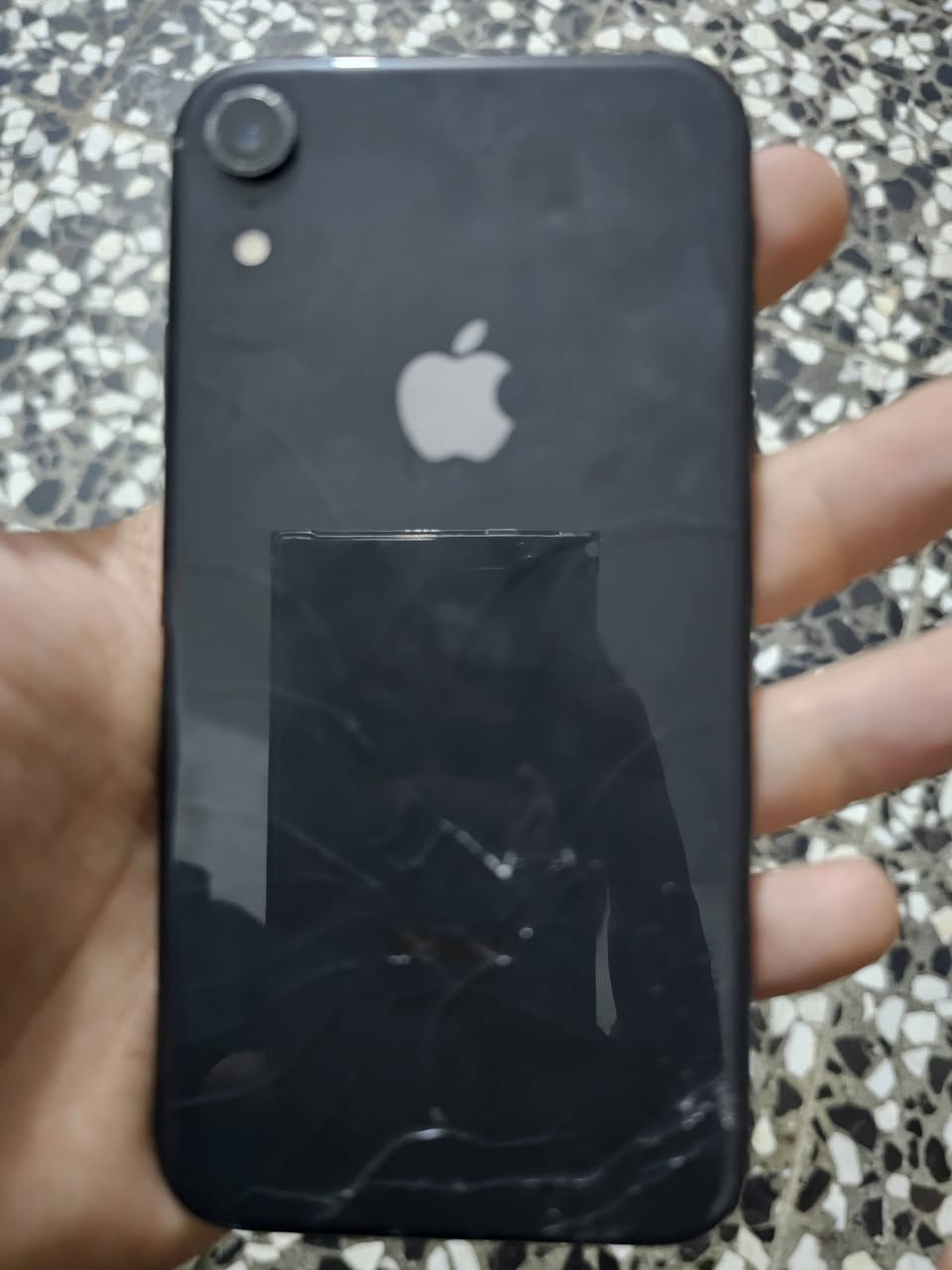 السلام عليكم xR للبيع ذاكره 128 جهاز كله شغال فيس ايدي شغال فقط ضهره مفطور بطاريه 96 مكاني بغداد الحسينيه الرقم ***********
