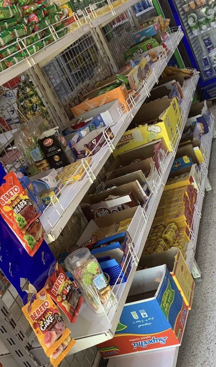 سلام عليكم من رخصة الادمن المحترم
اخوان عندي عارضات عاموديه و أفقيه للبيع 
سعر ٣٠٠ الف للوحد  شرط الفحص فوول تبريد 
وعندي رف وسطي ٣٥٠ الف 
 ارتفاع متر و٦٠ اربع خانات وطوله ٣ متر ونص
متواجد اتصال فقط 
***********
