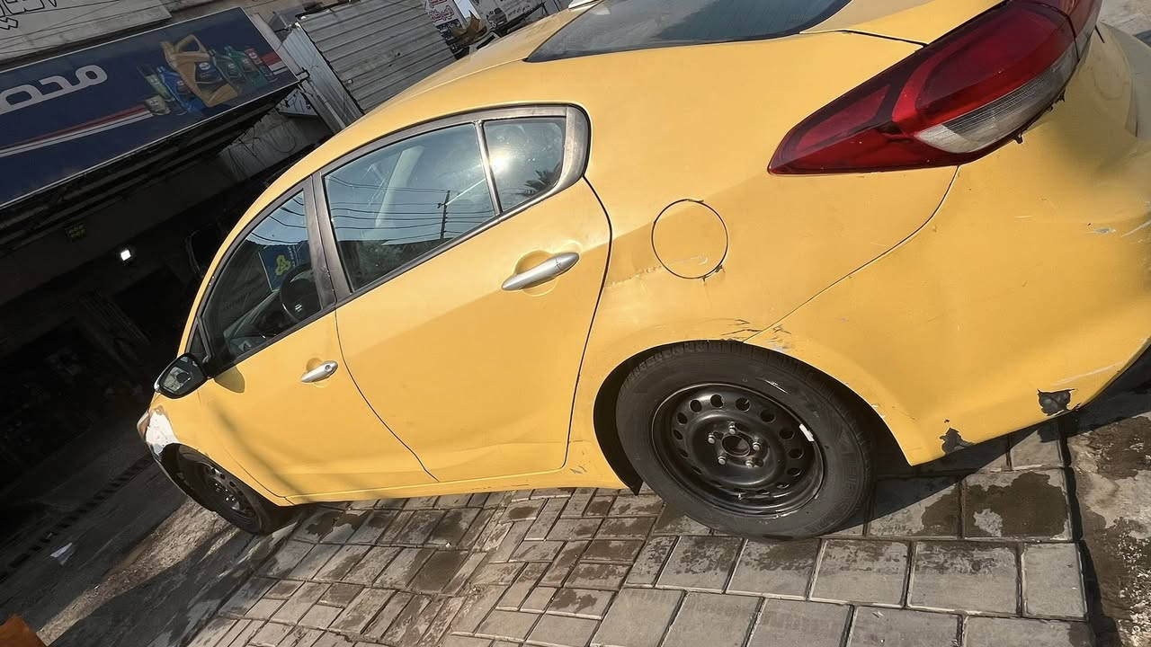 السلام عليكم. كيا فورتي 2017 رقم بغداد باسمي مصفر هيئه وغرامه ورقم جديد هزه جديده
حادثه جاملغ وتكمه وشبر قماره 
تبريد شغال منضومه جديده صدرها زين 
السعر 100 وبيها مجال 
***********
