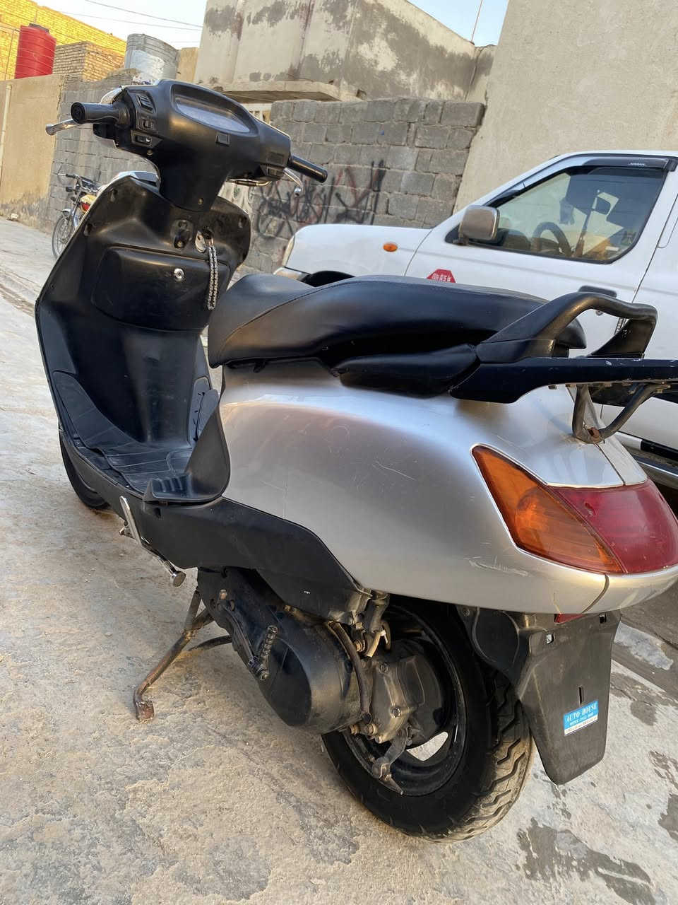 سلام عليكم سبيسي ياباني دراجه نضيفه محرك نضيف من بارده دخن بس تحمه تكطع شغاله سلف هندر خير من الله هورن اشاير بريكات شغاله تايرات جدد باتري جديد سعرها ٣٥٠ وبيها مجال حك جيه مكاني كوت زويرجات متواجد بلخاص


**إذا كنت صاحب هذا الإعلان وتريد حذفه لأي سبب، رجاءا أرسل رسالة إلى الدعم الفني**