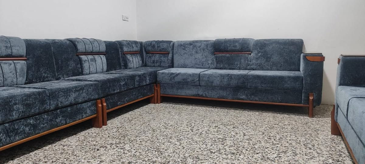 معمل ومعر ض احمد السلطاني العنوان بابل الحمزة الغربي رقم الهاتف ***********
