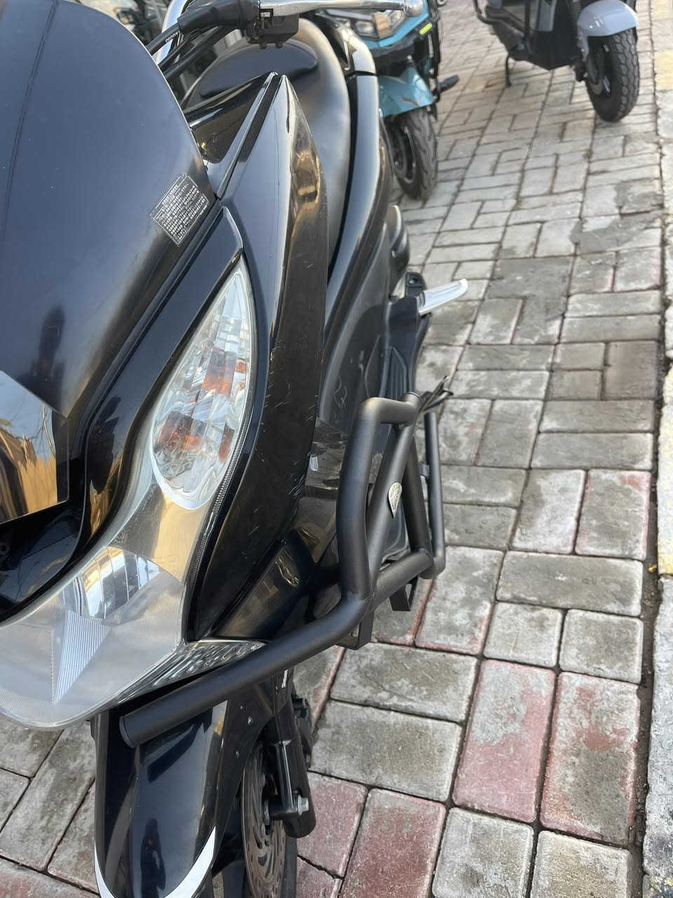 السلام عليكم 
دراجه بي سي كس (Pcx)  مكمركه حجم المحرك 125 
للاستفسار ***********
مراوس حسب القناعه العنوان شارع 17
