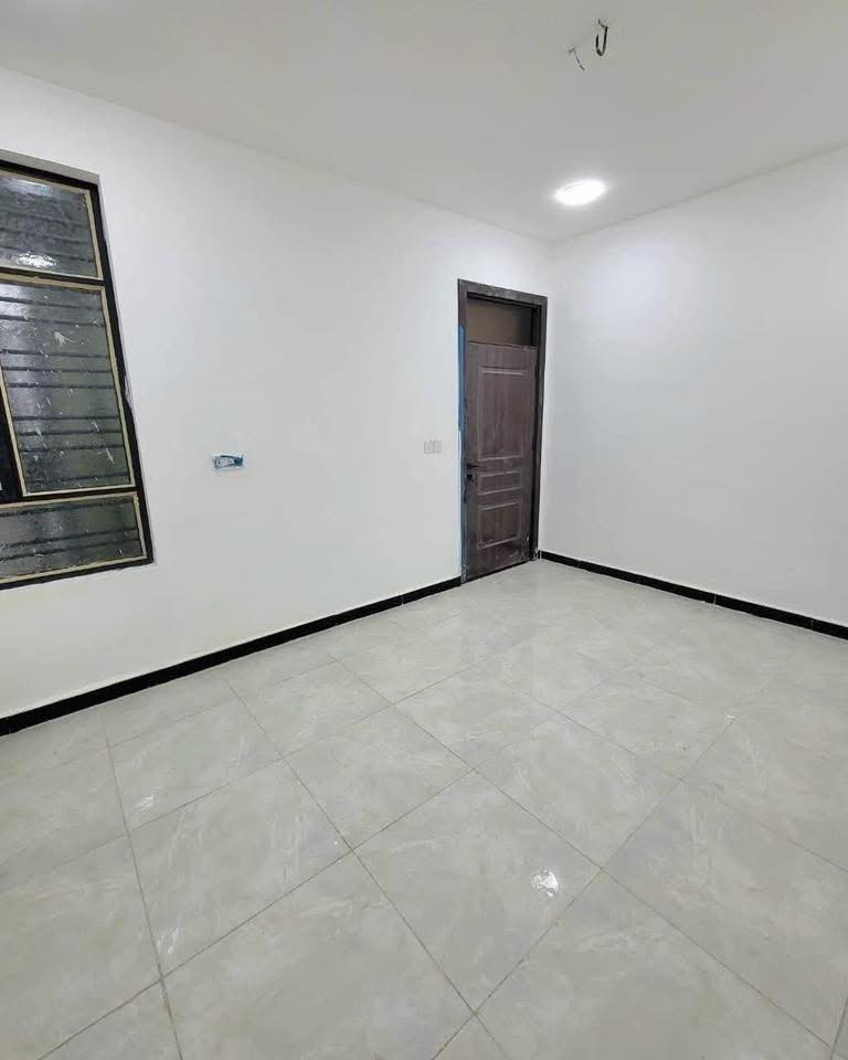 #شقة للايجار في الاسكان شارع مستشفى الطفل جديده 2 نوم استقبال خدمات طابق 1 عائله او طلاب ماكو مشكله نظيفة جدا مثل ما موضح بالصور 
لاي استفسار الاتصال على الحاج ابو محمد 
***********
