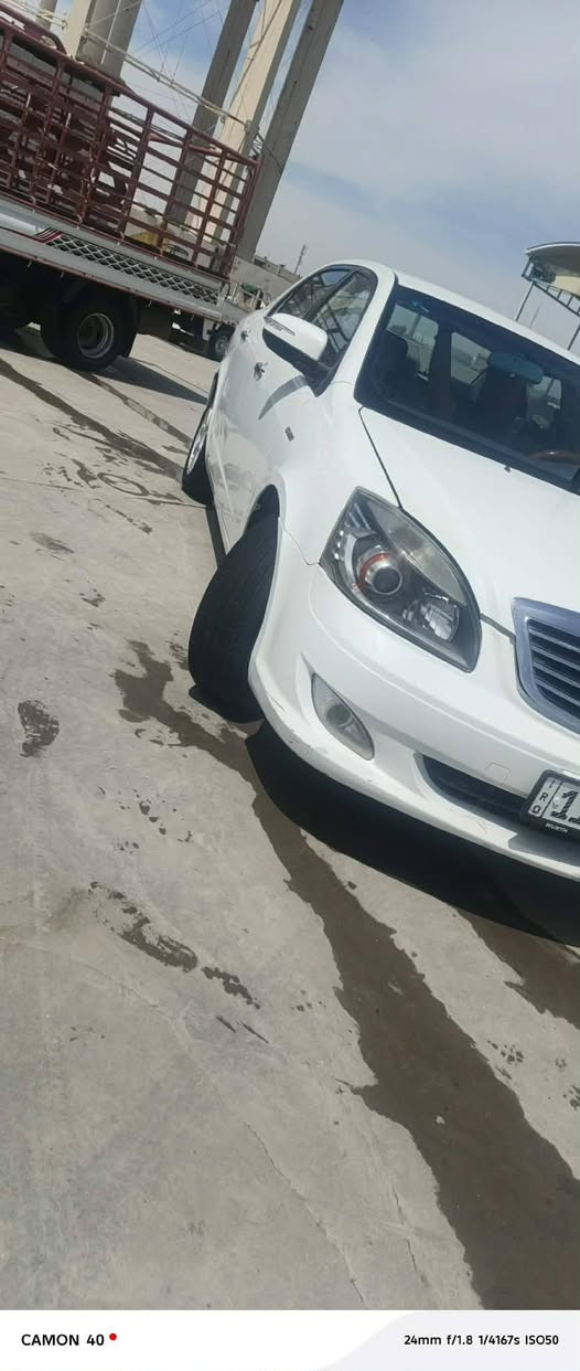 سيارة جيلي موبل موديل ١٢ نظيفة جدٱ مكينة وكير تبريد رقم بغداد بسمي بيها ضربة بسيطة بالباب الخلفي ورئ الصدر خفيفة ديوانية حي الزيتون قرب محل أرز لبنان رقم ***********والله أحلى من الصورة سعرها ٦٠بيها مجال للطيبين
