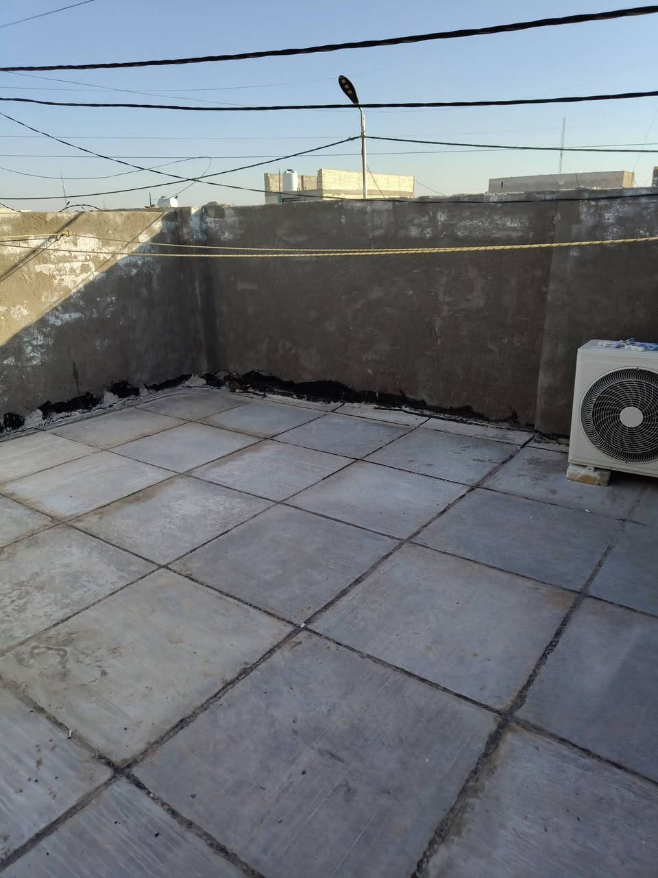 يا الله دار البيع مساحه 50متر بيت يباع مع الاثاث كامل مانقص كلشي عنوان شارع الاصب  335خط الاول شارع 12متر سعر 28وبيه مجال ***********
