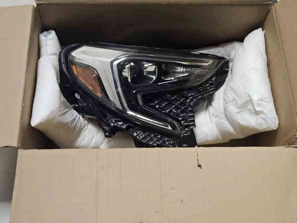 سلام عليكم 
عندي دعامية كاملة ( شباك وبروجكترات ) وزوج لايتات تيران موديل 21 نظيفات وشغالات
للبيع بسعر مناسب 
إلي يريدهن يتواصل ع خاص 
أو واتساب 
***********
