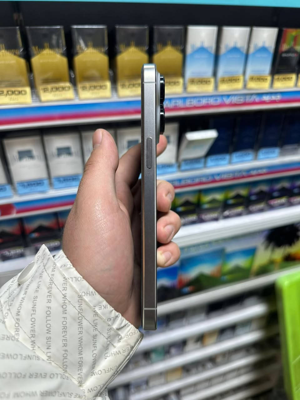 السلام عليكم ايفون ١٥ برو ماكس
ذ ٢٥٦
بطارية ٨٥
ب ١.٥٠ مليون وخمسين وبي مجال 
عنوان بغداد البياع 
***********
