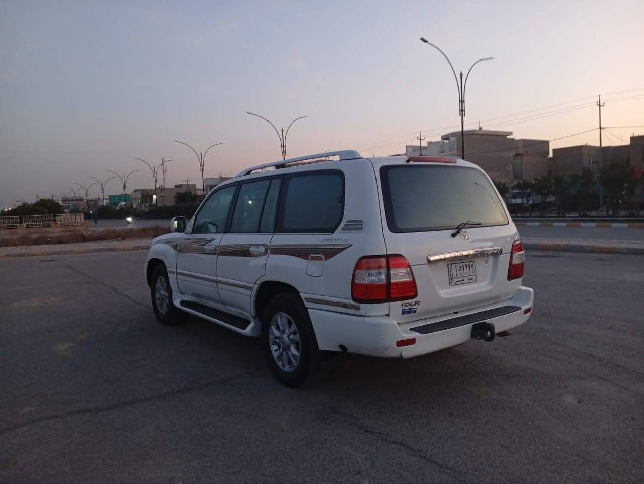 السلام عليكم 
لاندكروز 2001 محدثه 7 ابيع صبغ عام مكفوله من الضربه مكينه سته سلندر السياره ب اسمي تحويل مباشر ***********
