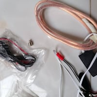 سماعات بهالشكل  الي تخدمة موجود ٩ قطع القطعة ع ٥..واتساب 07506881250