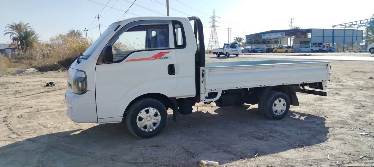 السلام عليكم ورحمة الله وبركاته سياره البيع موديل 2018سياره جديده  تخم تاير حداديه خير من الله مكينه شرط لا تبخير ولا تنقيص تبريد ثلج سياره جاهزه مكفوله كفاله عامه لا صبع لا تبديل شرط سياره برغي ما ناقصها تحويل ثاني يوم لاستفسار *********** او اسيا *********** وبيك خير وتدلل ابو حيدر رقمها قادسيه نكليزي بارد بس لأسود فقط
