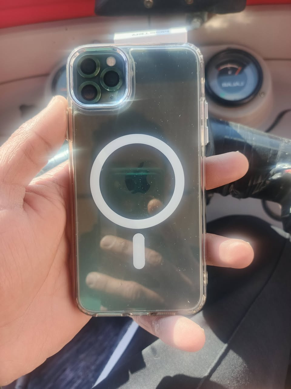 سلام عليكم
ايفون 11برو ماكس مكفول من تبديل بطاريه وشاشه 

بطاريه 80 عده زلغه بل شاشه مكفول من كلشي مكان بغداد شعله وتساب *********** سعر 400
