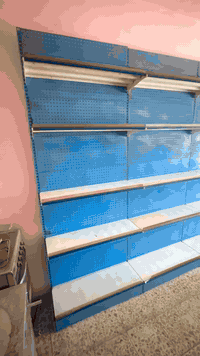 رف جداري متوفر ١٠أمتار تركي 🇹🇷مستعمل للبيع الشراي يتصل ٠٧٧٠٥٥١٨٢٧٣