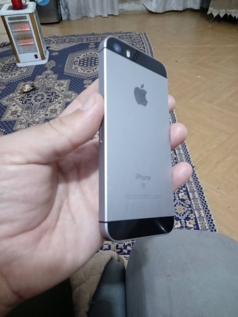 ايفون 5SE جهاز مكفول شخط مابي نموذج M بطاريه 85 جهاز على وضع الشركه مامفتوح كله شغال بصمه اتصال كامرات اي خلل مابي السعر 95 العنوان الدوره 
***********
