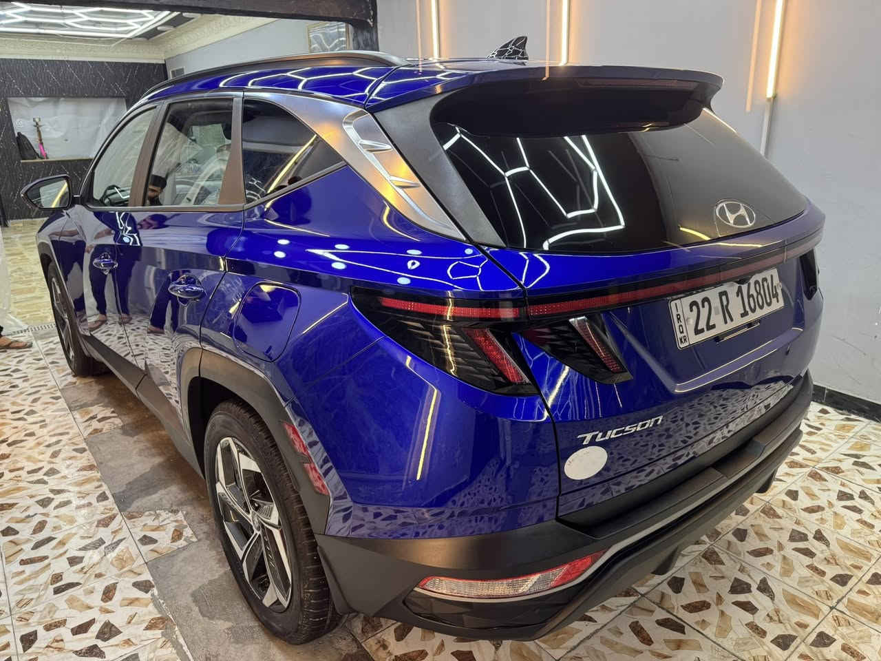 سلام عليكم توكسان موديل 2023 فول الفول للاخير محرك 2500
عدد الكيلو متر 33 الف
كشنات جلد  
كراسي كهرباء
تدفى تبريد بل كشنات
سلايت روف فتحه سقف
تشغيل بصمه
تشغيل عن بعد
ابواب بصمه ذكيه
رادار امامي مانع صتدام
رادار خلفي مانع صتدام
رادار مرايه جانبيه
تحديد مسار سرعه
جنطه فتح وغلق كهرباء
سايد بريك دكمه
تغير مودات سرعه دكمه
ويل حجم كبير شركه
تبديد قطعتين 
شاحن واير ليس خلفي
شاحن واير ليس امامي تلقائي
لايت زنون بلادي ال اي دي فول
شاشات دجتل ايبات
صور الحادث مرفق مع الصور
سياره بسم شركة تريد وكاله تريد تحويل
للستفسار *********** اتصل او وتساب سياره جديده مابيهه مصرف ولا ربع
هزه فحص كله جديد 
تخم تاير حداديه كلهه بشرط جديده
عنوان السياره الكاظميه شارع اكد سياره موجود البيت مو بل معرض
