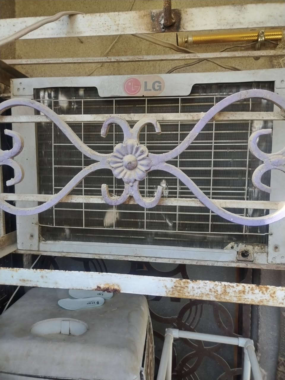 مكيف نوع ال جي طنين مال شركه برغي مامفتوح  يشتغل على مولد 5 kv للبيع السعر 250الف أو مراوس بسبلت 2 طن نظيف بغداد حي الجهاد للاستفسار الاتصال *********** بيه واتساب.....
