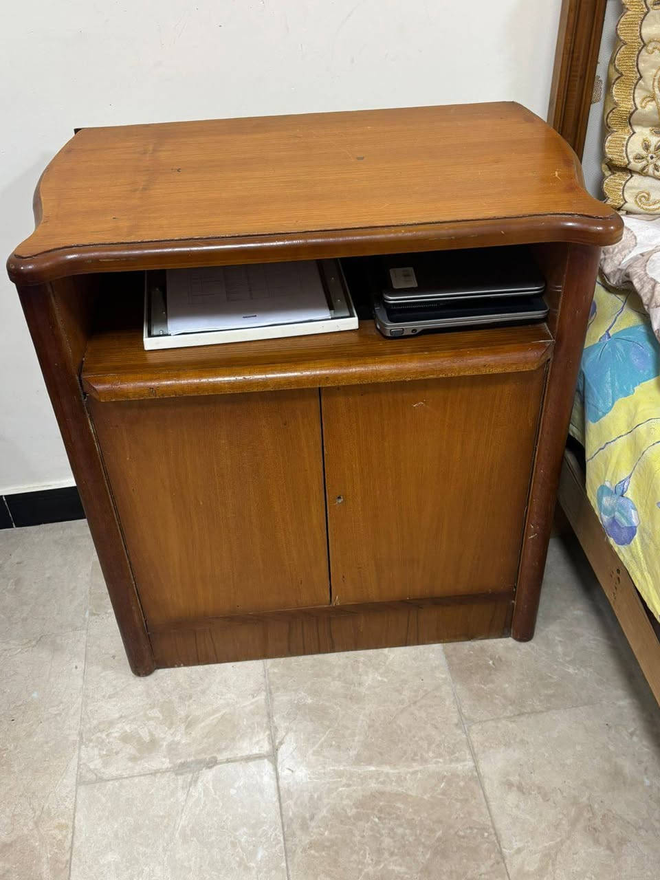 غرافة اخشاب للبيع ماناقصه شي كامله سعرها ٤٠٠
***********
