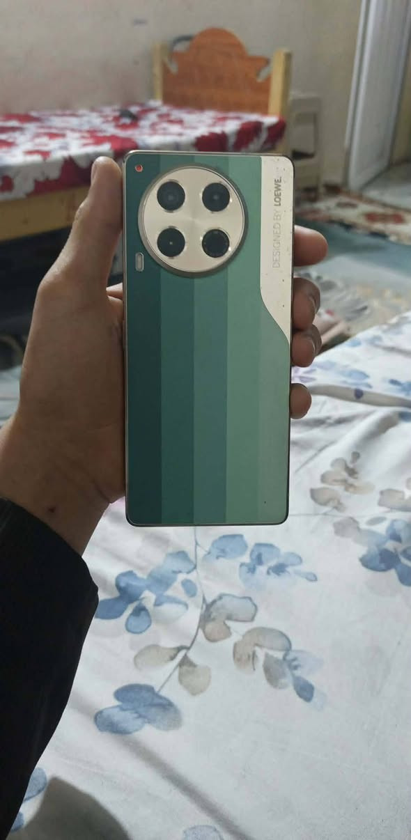 السلام عليكم جهاز  تكنو كومان ٣٠برو ذاكرة ٢٥٦ للبيع رايده قيم وخذ الاستفسار عل هاذا الرقم ***********
