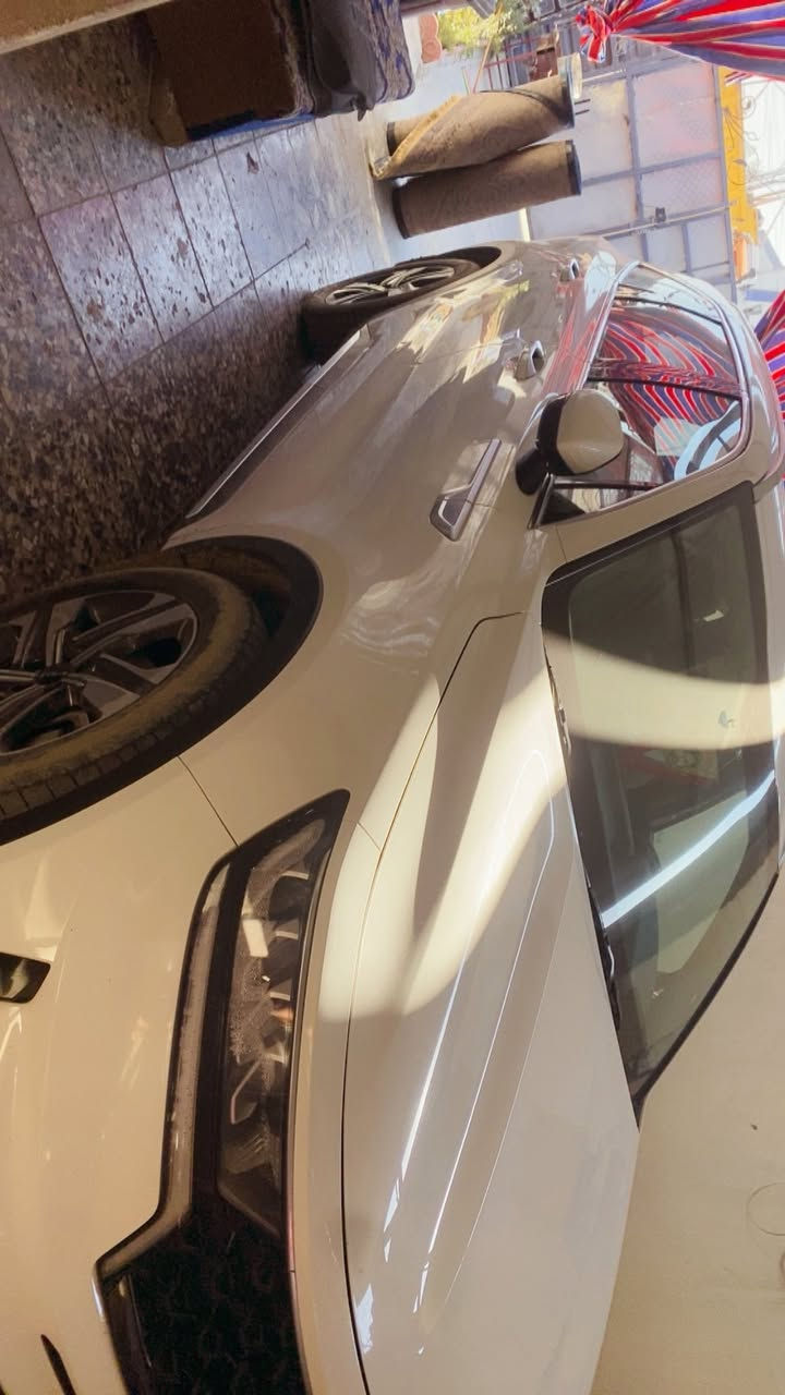 كيا سورنتو 2023خليجي 
داخل كريمي 
دبل كشن كهربائي 
كير ماوس 
سايد بريك بصمه 
فول تحكم استيرن 
شاحن واير ليس 
شفتات كير بل ستيرن 
لايت عدسات  
بلايت لد
داخل نشره 
ويل 19
محرك 6سلندر 
7راكب 
3قطع تبريد 
بصمه تشغيل عن بعد 
حساس خلفي رادار 
شاشه اصلي 
مكان سياره بغداد الكماليه 
سعرها 305 $وبيها مجال 
***********
