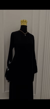 عبايه خليجيه • قماش جرجيت • سواد فاحم