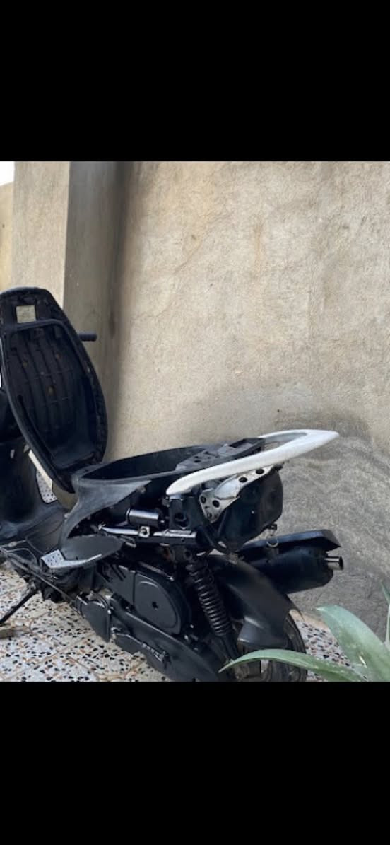 سلام عليكم ماكس للبيع او مراوس بماكس هم دراجه مفتوحه ومحرك مكفول من كلشي كفرات لخلفيه موجوده نقصه سلف او عداد سرعه كهربائيات دبلات تايرات كلشي جديد بيها سعره 425وبيه مجال للشرايه مكاني بابل حصوه حي شهداء رقم ***********
