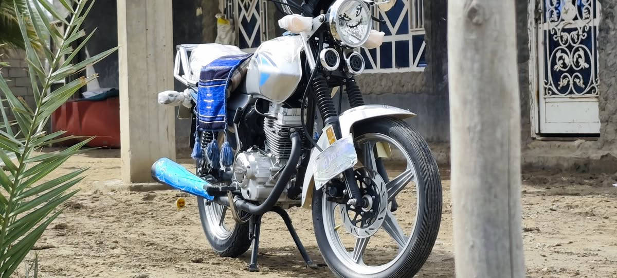 السلام عليكم دراجه دايون عظم موديل 21 اوراق اصولي دراجه كلش نظيفه رايتها مليون و250 وبيها مجال مكاني بابل ابو غرق ***********
