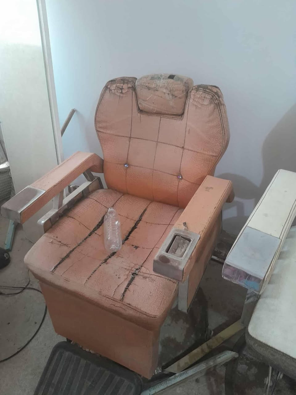 غراض محل للبيع  المكان نجف مناذره  مكلف بالنشر اي تفاصيل يم صاحب الرقم
***********
