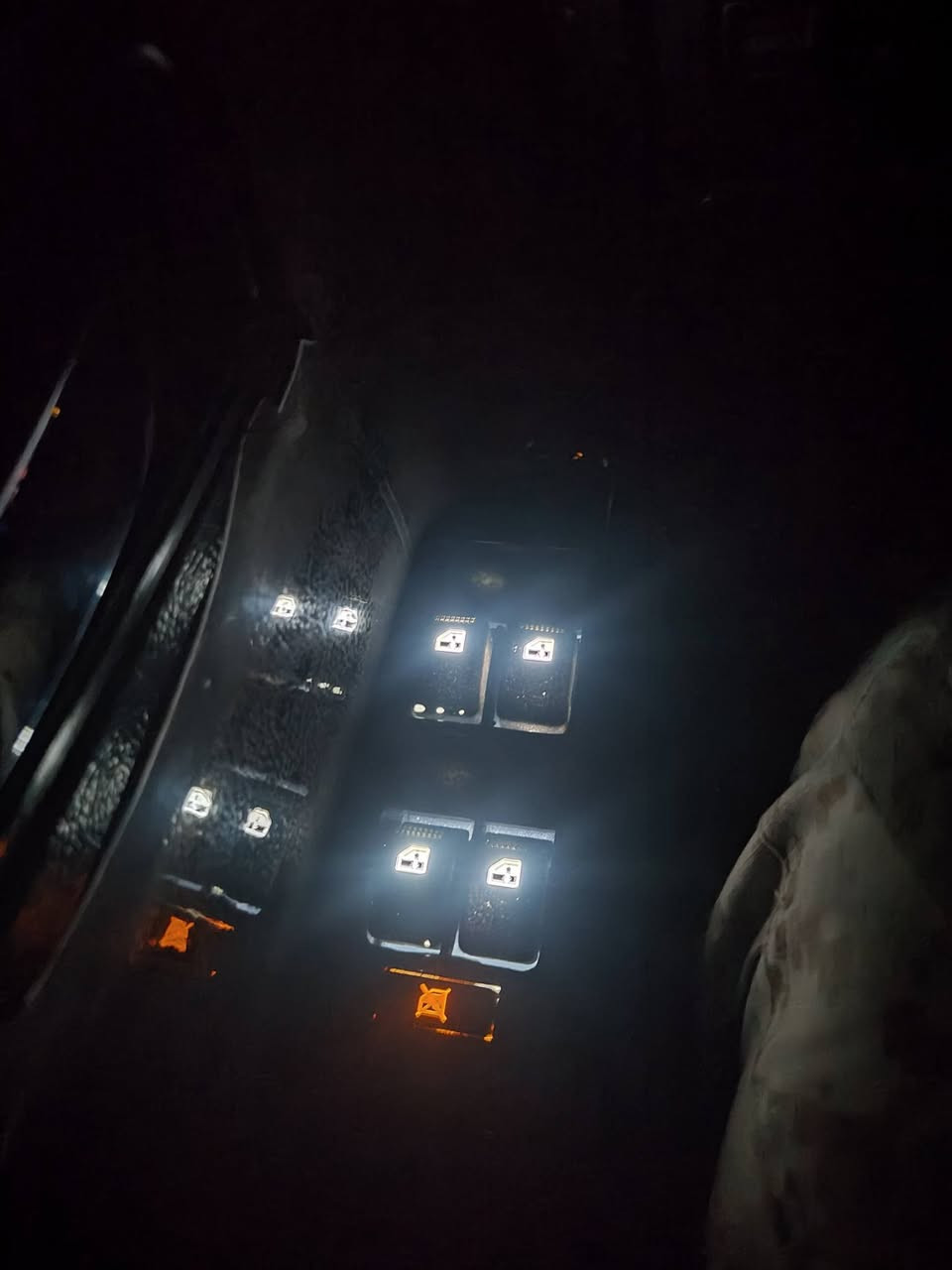 سلام عليكم السعر (45وبيه مجال) للطيبين
جيلي ck. موديل 2013 سياره جديد جدا جدا فقط مصبوغه عام لان جارده وانطيه بالشرط انو اي معجون مابيه السياره وعندي صورها قبل الصبغ 
السياره جاهزه للاخير بدون نقص نهائيا كلشي جديد تجي وشوف بعينك شراي خابرني وعيوني الك مكاني بعقوبه السراي *********** وسلامتكم وسنه خير وبركه عليم ياربي
