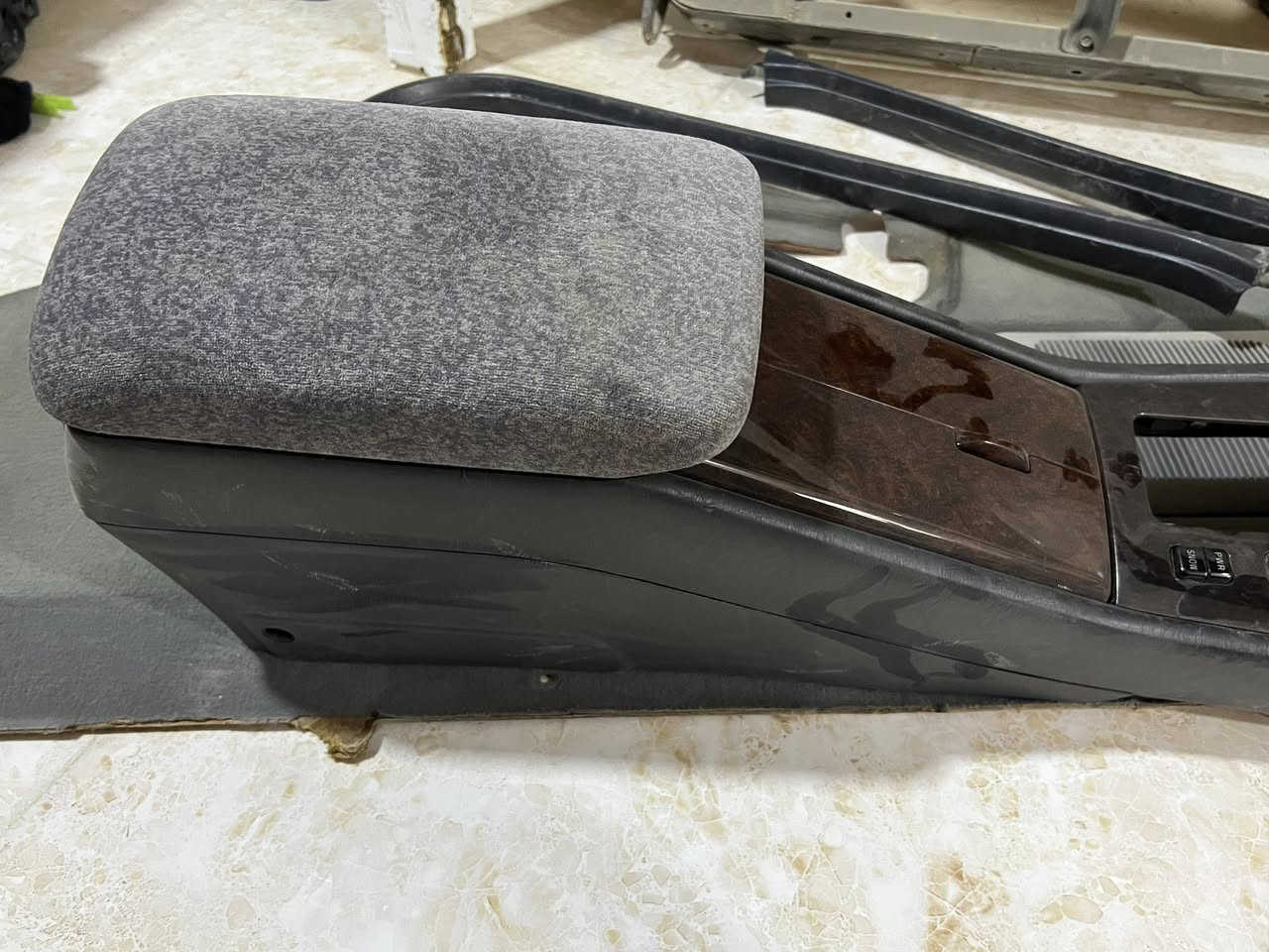 سلام عليكم عندي غراض راس ثور للبيع 
نضاف وبحاله جيده واكو بيهن مال وارد ما مشدودات 
لاستفسار هذا رقمي *********** مكاني البصره
