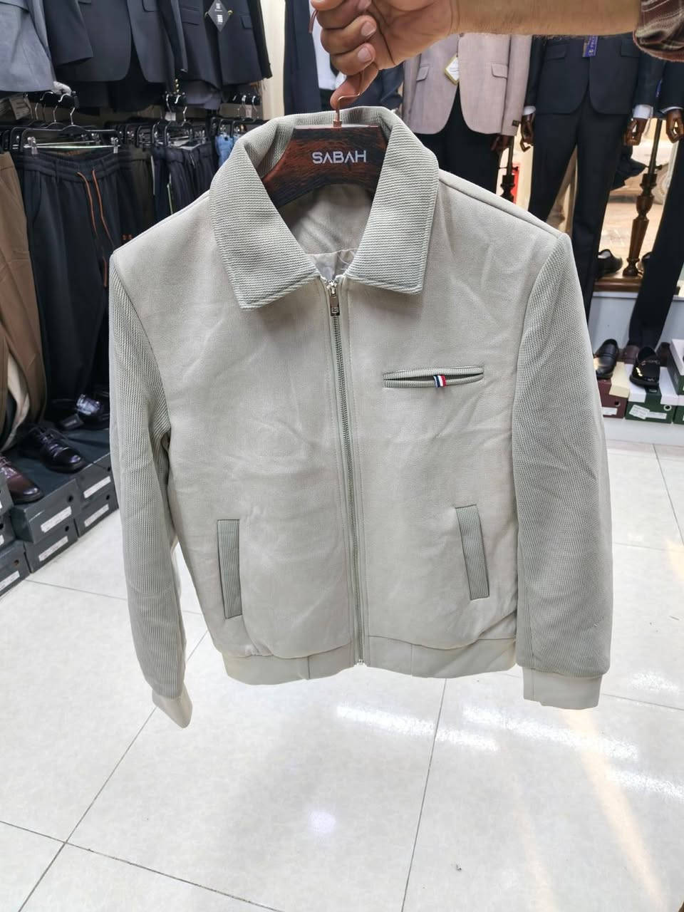 اخر قطع 
سعر 20000
شياكةة مميزه و ومختلفه مع أزياء قصر الامراء عنوان مسيب شارع الحسينية
***********
يوجد توصيل جميع محافظات
