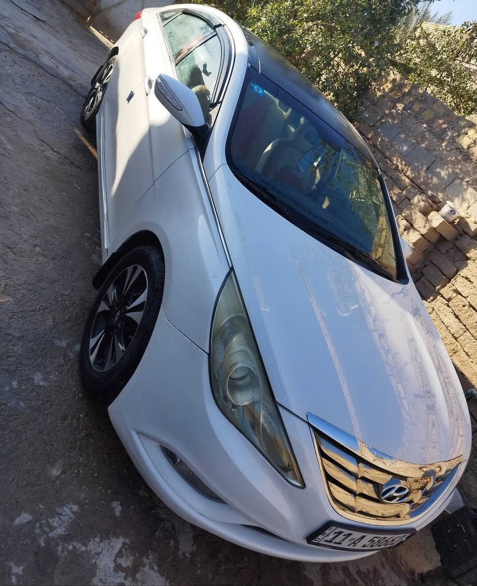 السلام عليكم سوناتا خليجي 11 بيه جاملغ وباب صبغ فتحتين تحكم ستيرن بنراما تبريد ثلج تدفئه. شاشه كبيرة كامرة خلفيه كشنات كهربائي داخل بيجي مكينه 2400 دوش رقم بغداد مشروع وطني سنويه 2030
السعر 110وبيه مجال 
الاتصال ***********. مكاني بابل
