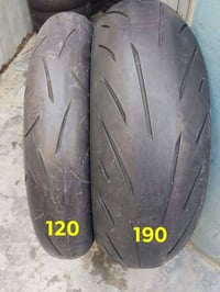 زوج تايرات أمامي و خلفي  بطحات عام  بالة ما مستخدم   النقشة و النضافة ...