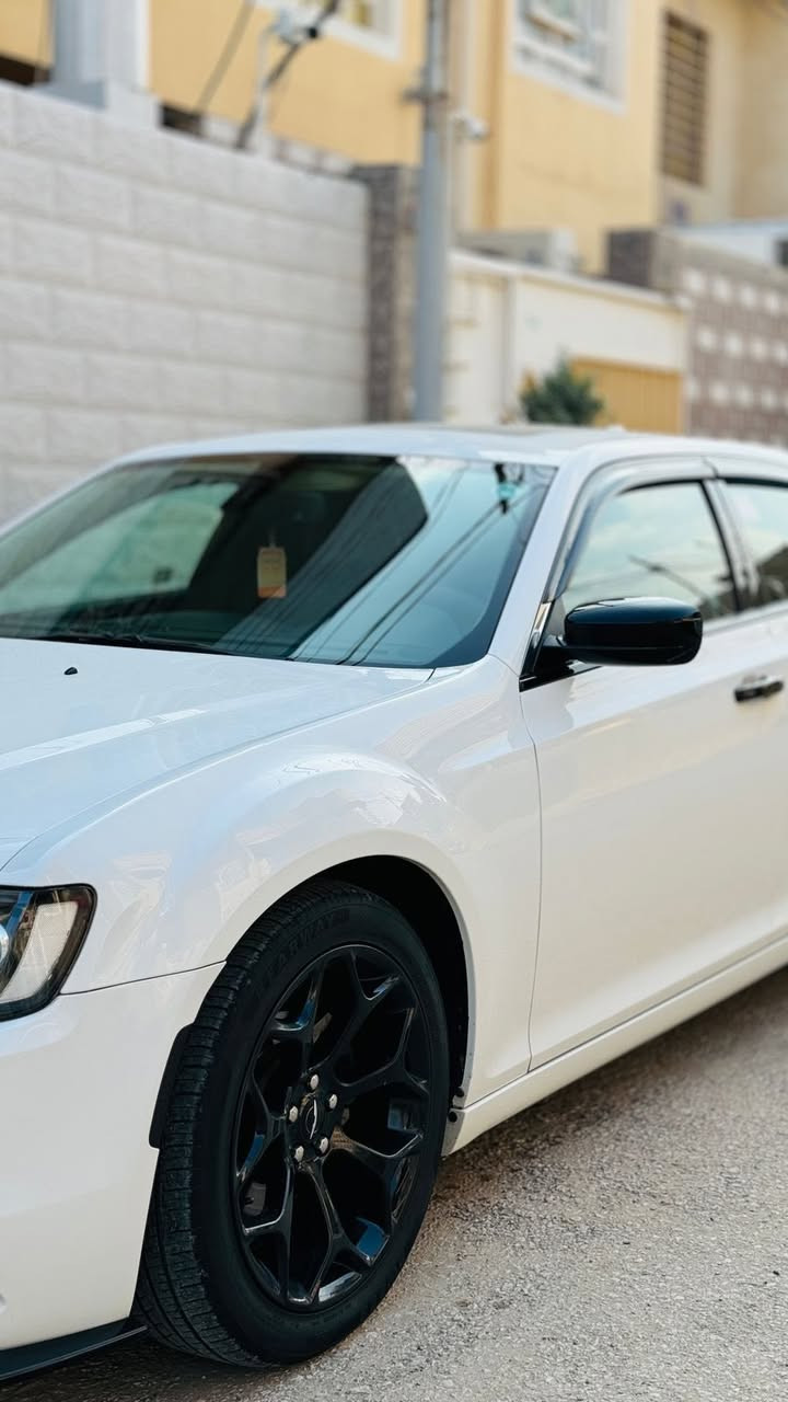 السلام عليكم لبيع 
اوباما  S300  كفاله عامه من كلشي
شركه انترنشونال
موديل 2019 
السيارة فول مواصفات ١/١
اللون  ابيض
محرك v6 3600
السيارة جديدة بكل معنى الكلمة
رقم اربيل جديد تحويل وكاله بل يعجبك
مواصفات 
بصمة
تشغيل عن بعد
كامره خلفي دوارة
حساسات امامية
حساسات خلفية
اشاير جانبي 
سماعات بالصندوق
بانوراما 
بردة خلفية
رادار جانبي
رادار امامي
كشن  تبريد 
كشن جلد
كشن كهربائي سائق
كشن كهربائي السكن
هيتر كشن
ويل كب ٢٠ 
كير استيرن
شاشه جبيرة 
كشن كهربائي
اسبايدر خلفي
لايت زينون امامي وخلفي
السيارة كلين تايتل كفاله عامه من كلشي 
السعر 290 بيه مجال
مكان السياره النجف ***********
