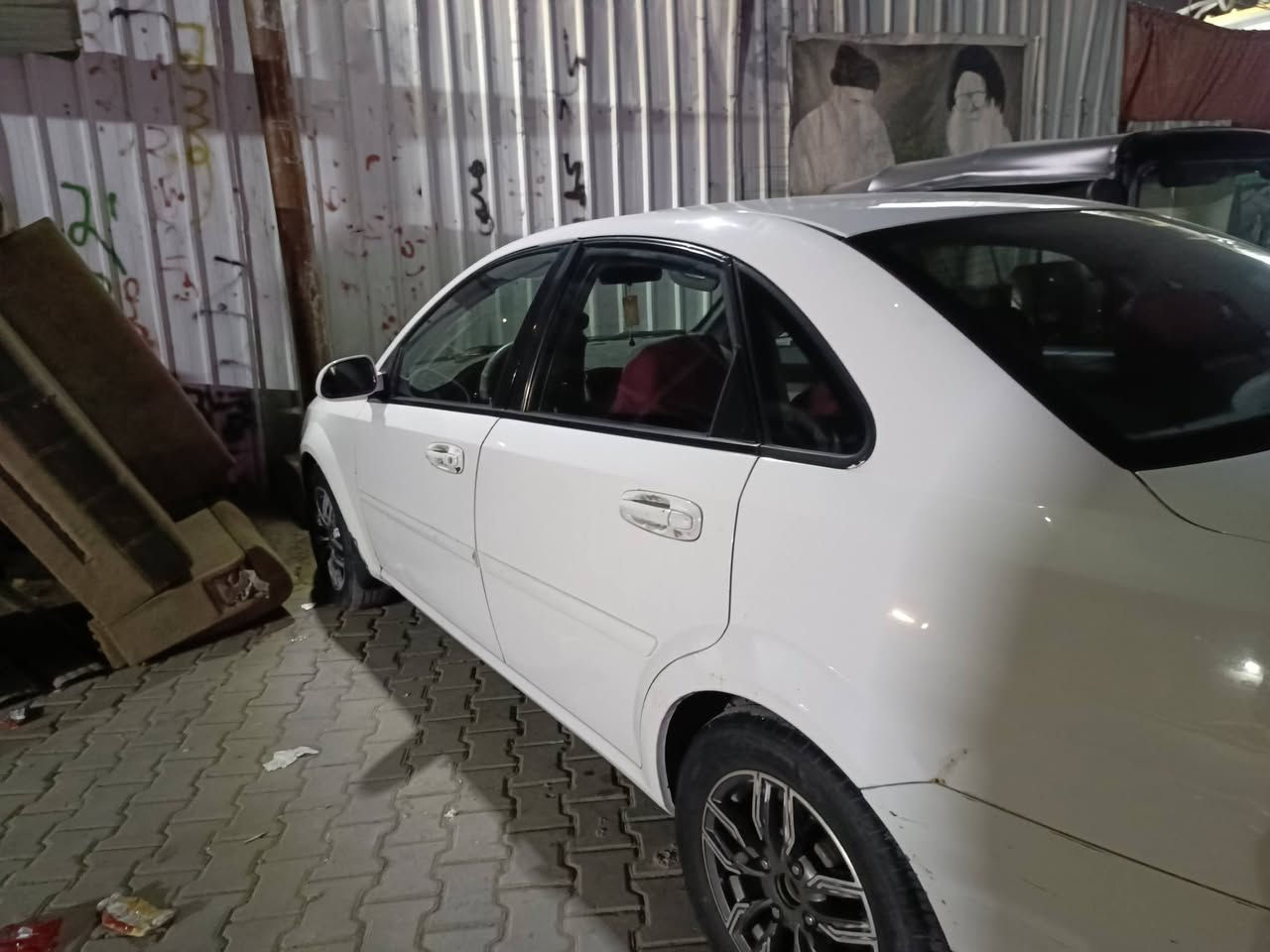 اوبترا للبيع 
موديل 2009
رقم بغداد بأسمي 
كير اوتماتيك  خير من الله 
مكينه لاتنقيص ولاتبخير 
صدر امام وخلفي جيد 
كهربائيات كلها شغاله
تبريد خير من الله 
سياره بدون صبغ نهائي 
بيها تبديل فقط قطعتين جاملغين امامي فقط وبدون دواخل يعني لغود وشواصي نظيف 
ضربه بسيطه في البدنه الاماميه 
السعر 68 والشراي يتصل ويدلل 
المكان بغداد وتحويل مباشر 
***********
