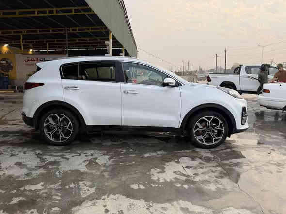 كيا سبورتج 2021 GT جيتي لاين ماشيه 112 الف
بس السياره استخدام بيت نظيفه كلش تجي وتشوف 
بيها اصبعين بارد كلش بسيطات 
  رقم بغداد باسمي 
‏‎المواصفات فول  1/1 اعلئ فئه
بانوراما 
منضومة زنون بلاد
‏‎نوع DOHC 
‏‎مرتبط بكير بوكس6نمر
‏‎
تشغيل عن بعد 
كراسي كهرباء
شاحن واير ليس 
تبريد بيانو
جنطه كهرباء 
نضام ترحيب بل يدات 
ترحيب عن قرب
‏‎كاميرا 
شاشة 
‏‎نظام نزول المنحدرات
‏‎تبريدامامي +قطعة تهوية خلفية
‏‎داخل جلد حمصي
 كروم حجم 19كونتكتل
‏‎مرايا جانبية متحركة مع اضائة فلشر 
‏‎نظام ⚠️ تحذير الرجوع الى الخلف حساسات
‏‎نظام ⚠️ التقدم الى الامام حساسات
‏‎مدخل USB ipod
‏‎مخرج الطاقة عدد3
‏Ledنهاري
‏‎دوس كروم 
‏‎زينة السيارة من الصدامات الامامية و الخلفية كروم 
‏‎نظام وحدات السلامة متكامل
‏‎⭐️ايرباكات عدد8
‏ABS⭐️
‏‎⭐️نظام ايزو فكس
‏‎سنتر لوك⭐️
‏‎⭐️انذاراحزمة الامان
‏‎تحكم المقود متعدد الاستخدامات
‏‎اوتو ميديا
‏‎بلوتوث
‏‎كروزسرعة
‏‎ڤاليوم اضائة دشبول
‏‎اوضاع القيادة 
‏ECO
‏SPORT
‏COMFOR
للاستفسار   ***********
