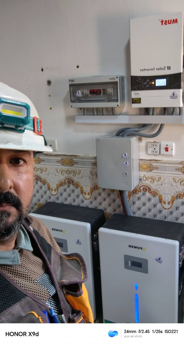 السلام عليكم ورحمة الله
رمضان مبارك
الطاقة الشمسية
نصيحة عند تنصيبك لمنظومة طاقة شمسية
الضمان يكون من شخص معروف ولاتغرك الاسعار
الضمان مو يوم ويومين ولاسنة وسنتين
الضمان راح يكون لفترة طويلة
بعض الشركات تكتبلك ٣٠ امبير وحقيقة ال ٣٠ امبير متطلع حسب عدد الألواح المجهزينها
اللوح تقل كفاءته بالضيف وتقل كفائته حسب اتجاه الشمس
اليريد امبير صافي لأغلب فترة من النهار
تكون حسابات وزيادة بعدد الألواح للتعويض

وأيضا عدم تركيب الألواح خلف استارة السطح ويصيبها ضل انتبه انتبه انتبه
تعاملنا مع الشمس.. نحسب اللوح يكون معرض بالكامل لأطول فترة لأشعة الشمس
وأيضا للتجهيز الليلي
الضمان الضمان الضمان
من شخص يضمن لك ويتواجد لأكثر من ٥ سنوات
المهندس مصطفى جلال
***********
