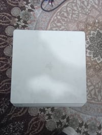 بلاي 4 • يدات اثنين • اقراص جي تي اي