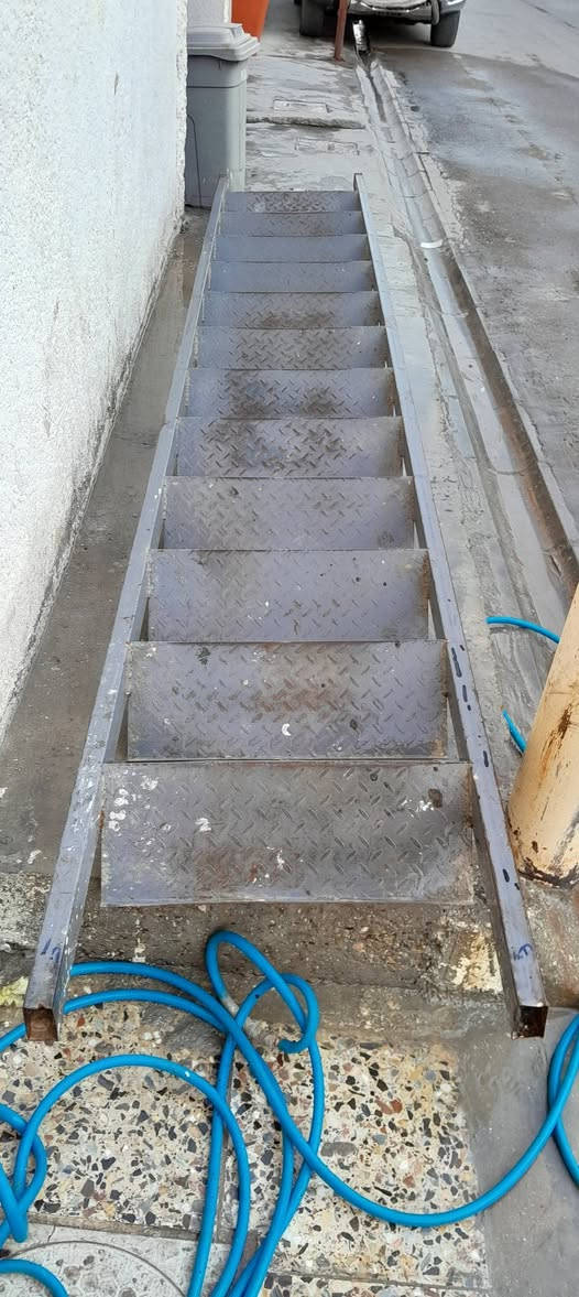 السلام عليكم درج حديد للبيع ١٢ بايه عرض ٩٠ سعر ٨٠الف مكان الشرطه الخامسه قرب حسينيه ابا الاحرار
للاستفسار ***********
