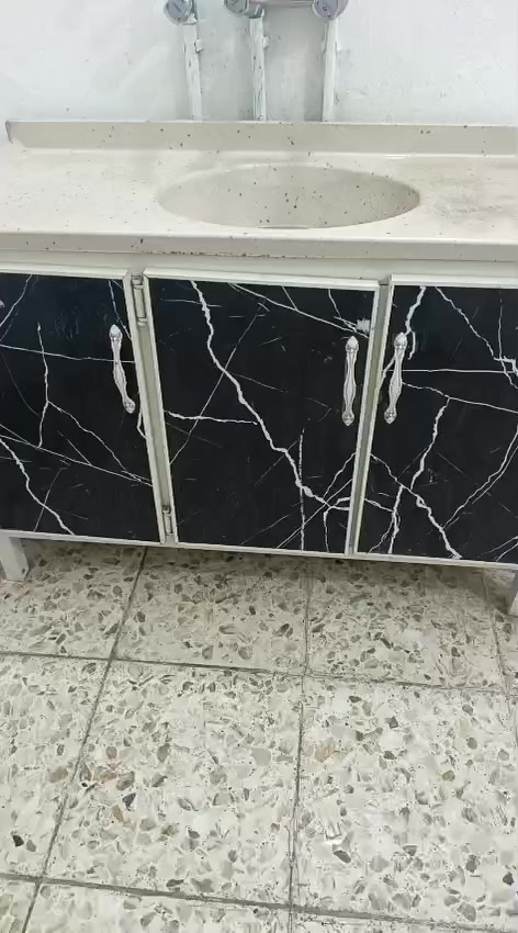 سلام عليكم كاونتر مستعمل  للبيع نظيف جدا تعال وشوف بعينك مكاني شعلة  نريده ب ٢٠٠ اتصل على رقم ***********
