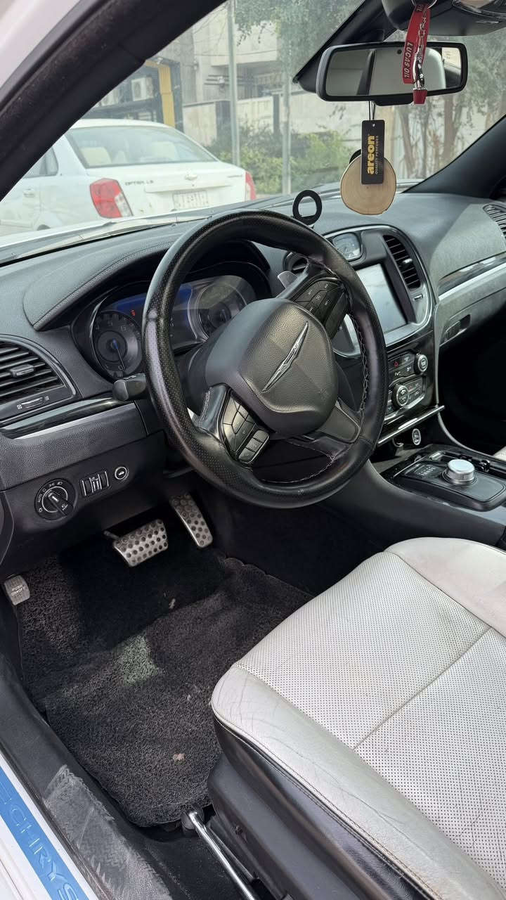 2020 وارد خليجي بدون حادث
C300 S  مكينة 5.7 هيمي

فول مواصفات للاخير اعلى مواصفات بل اوباما 
خزن ميموري
كلاصات تدفئة تبريد 
كراسي تدفئة تبريد
ستيرن تدفئة 
ستيرن كهرباء 
برده كهرباء 
دوسة سكليتر والبريك كهرباء 
رادار جانبي 
حساسات 360 
ادامه كامله للسياره 
بلكات فلاتر 
دهن 
عليها ويل روهانا الاصدار الجديد 
كفرات فجوج 6 بستم 
تفريغ وكزوز كامل بوابات شغل علي الوادي 
رقم سليمانيه باسمي تحويل مباشر 

السياره جاهزه مجهزه على ٢٤ حبايه متصرف عليها ولا دينار 

السعر 345 وبيها مجال بسيط 

***********
