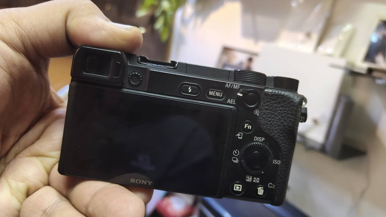 بيع كاميرا سوني الفا 6400 نظافة 90% للاستفسار ***********
