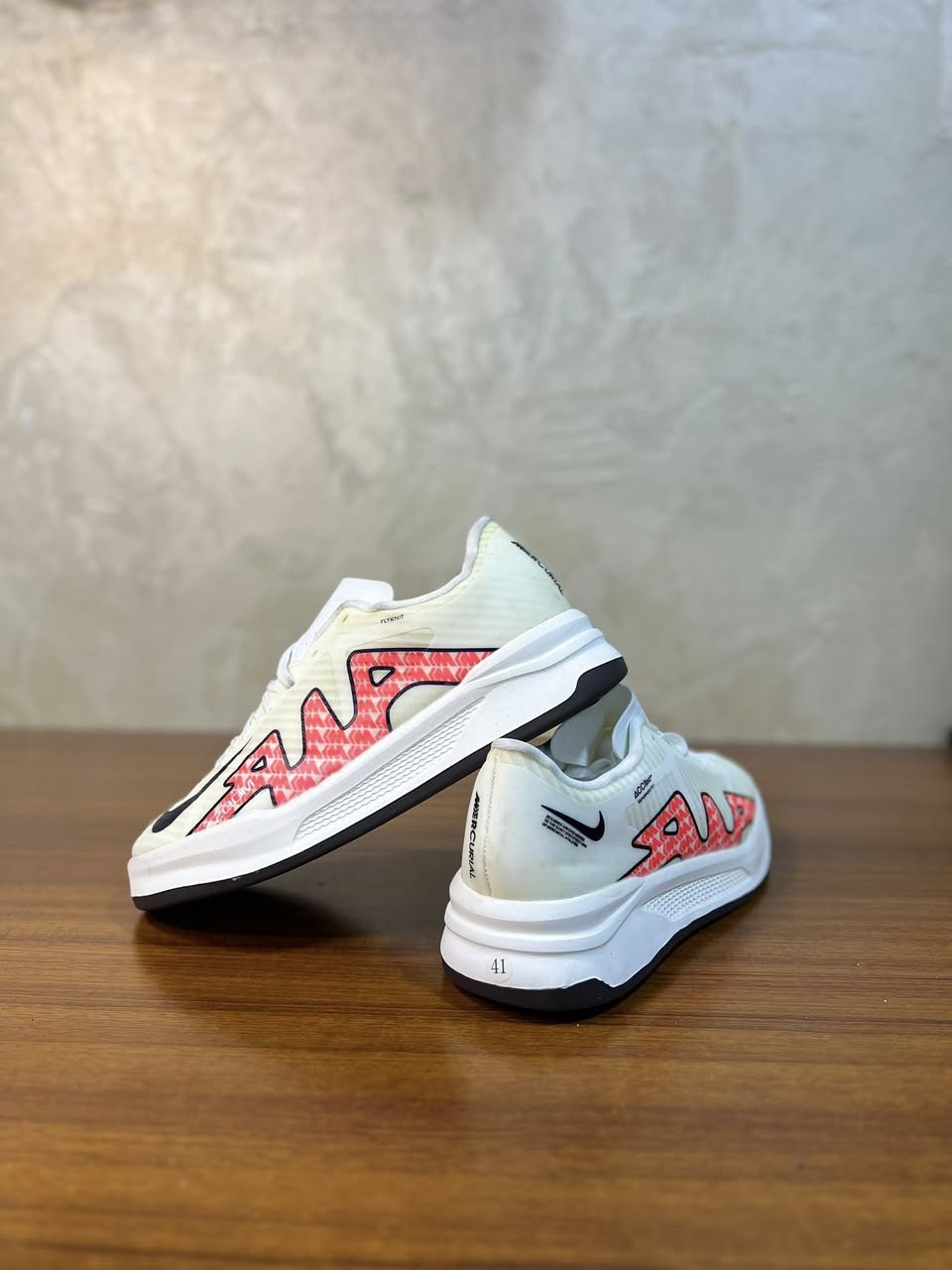 نايك إير زوم ميركوريال (Nike Air Zoom Mercurial) ويتميز بتصميمه الخفيف والمتين بفضل تقنية Flyknit


**إذا كنت صاحب هذا الإعلان وتريد حذفه لأي سبب، رجاءا أرسل رسالة إلى الدعم الفني**