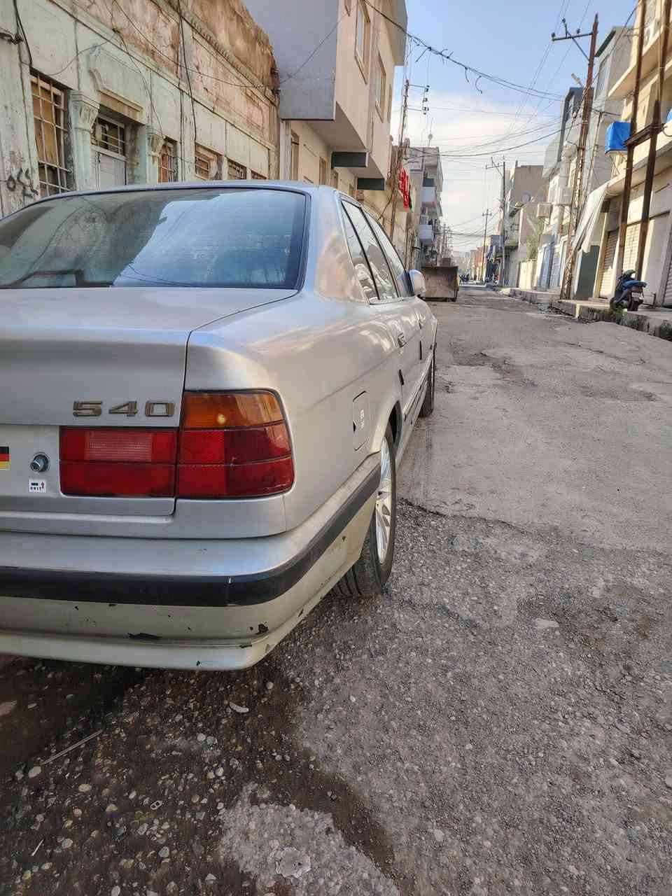 سلام عليكم سيارة بي ام 535 فول محرك فل سته سلندر كير اتو مصبوغه جماليه كاربون موجود طخم جديد داخل جديد جلد اسود تايرات جديد معجون تلقيط مال صبغ سياره جازه ماتصرف عليه كلشي سعر 65 عنوان موصل الأيمن ***********
