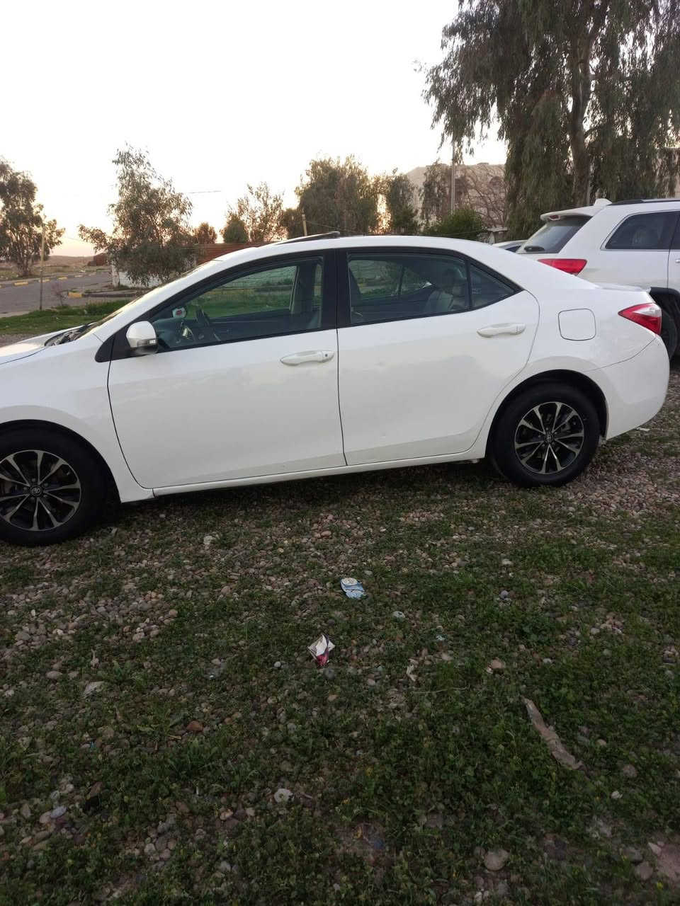 السلام عليكم
مكلف بالنشر 
للبيع 
كورلا وارد امريكي 2015 
فول بس بدون بصمة 
بيها قطعتين صبغ بنيد وجاملغ 
رقم بغداد شرط التحويل 
فتحة 
اشاير مري 
تبريد لمس 
ويل كب
4 دسك 
شاشة وكامرة 
تحكم جهتين 
محرك 1800
مانع انزلاق 
وضعية قيادة سبورت 
شفتات ستيرن

مكان السيارة صلاح الدين الدور المجمع السكني 
السعر 122 وبيها مجال
 للاستفسار ***********
