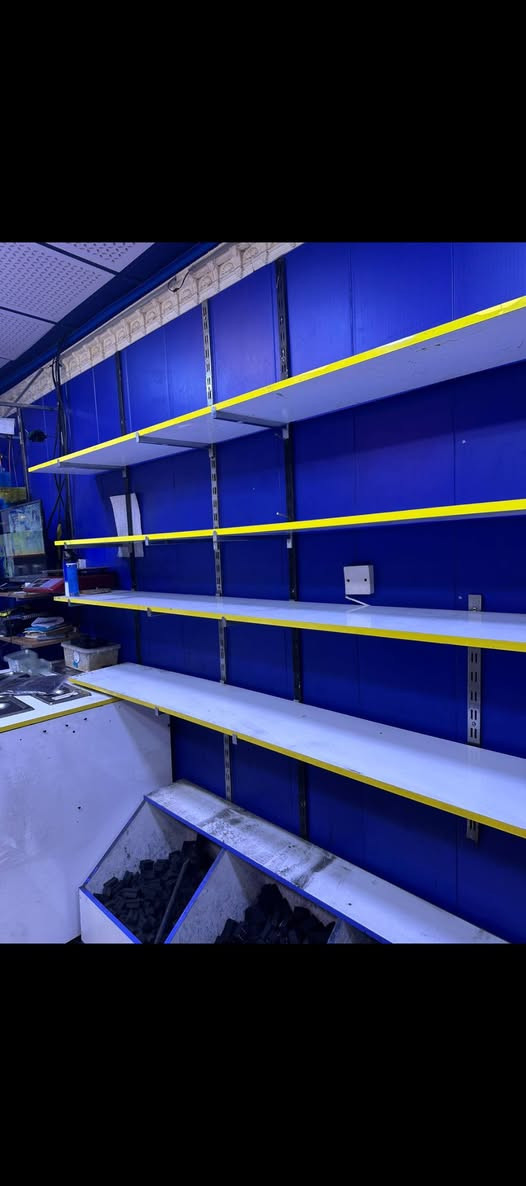 سلام عليكم فاتريات للبيع كامله مستعمل جديد اربعه صاجي ٥ ابيض ومساطر اربعه متر العنوان كربلاء *********** السعر كلهن ب٦٥٠ الف
