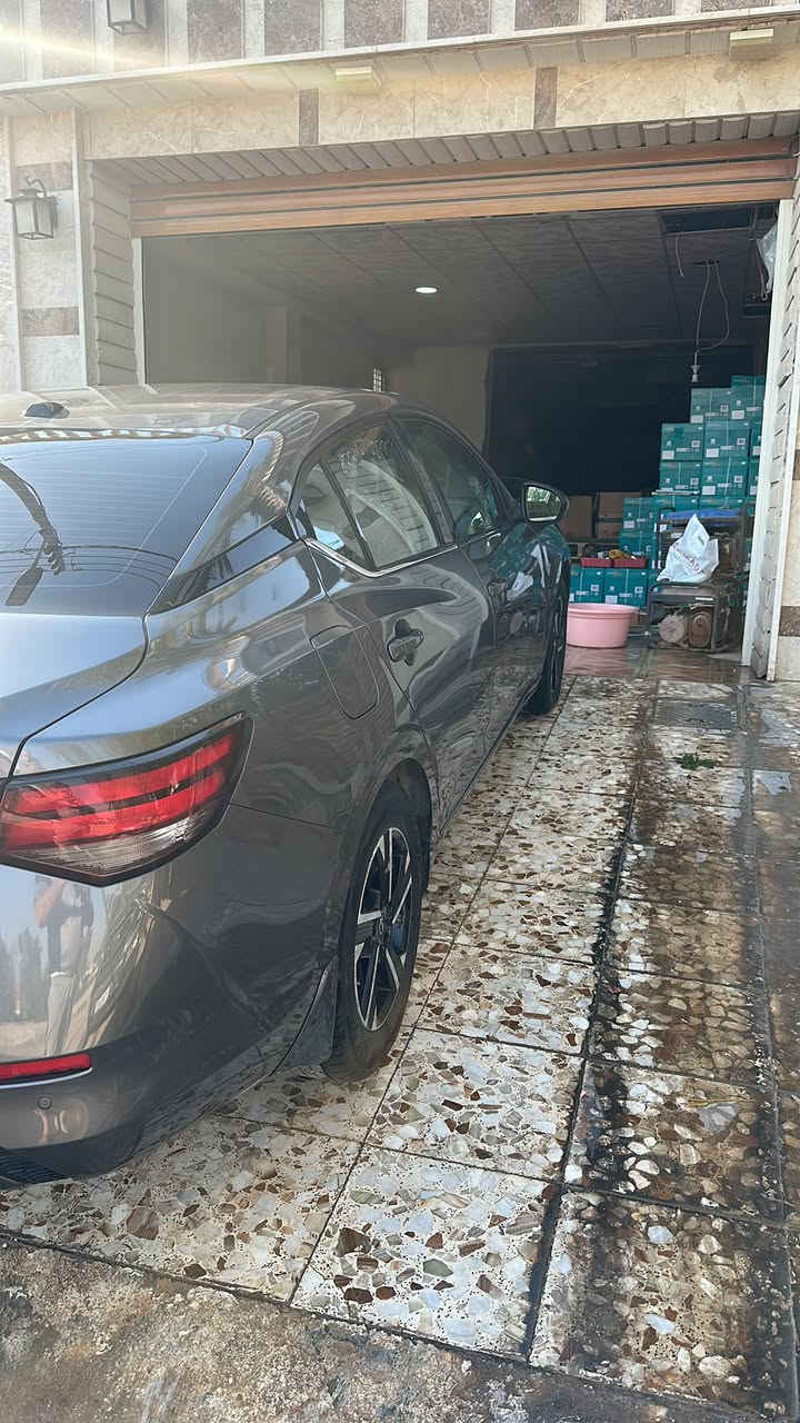 سنترا sv2024  كلين وارد أمريكي حادثه الطبله جهه السكن بدون صبغ ولا تبديل كله على وضع الشركه  سياره جديده بمعنى الكلمه رقم سليمانيه ب اسمي ماشي 3 مايل للاتصال *********** 
السعر 160 قفل
