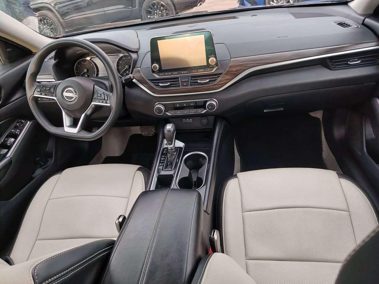 نيسان التيما 2023 فئة SV
فول عدا الفتحه مواصفاتهه معروفه رادارات مثبت سرعه توقف ذاتي امامي خلفي شاشه اندرويد اوتو مثبت مسار وهواي مواصفات
وارد أمريكا الحادث موضح بالصور الباب خلف السائق مبدل فقط
بجم كبس ايرباك برده السياره معوقين بصرة  المعوق سليم وشاب السعر 158 وبيهه مجال حك الجيه رقم الشاصي موجود بالصور تكدر تدخل وتشوف حادثهه
مكاني البصرة ***********
